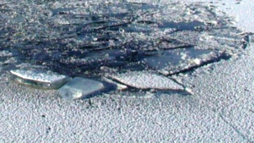В Пуровском районе утонул рыбак. Мужчина провалился под лед и погиб