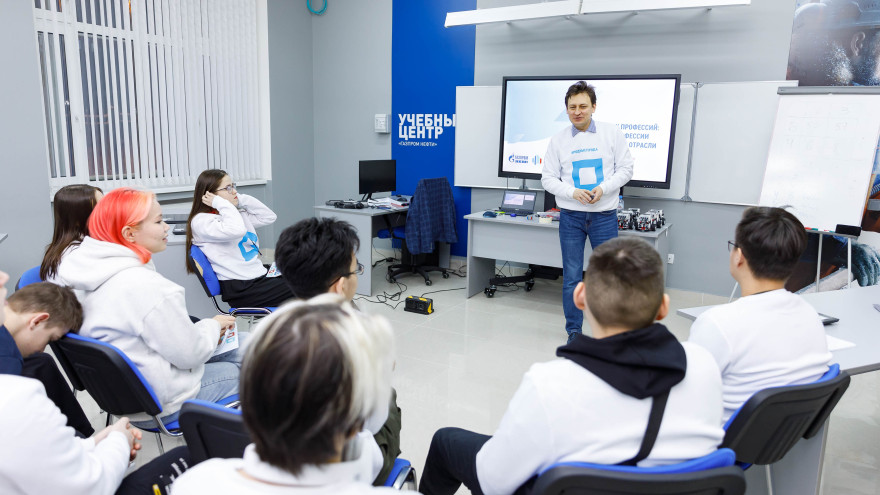 Новопортовские школьники прошли образовательный курс по математике и робототехнике