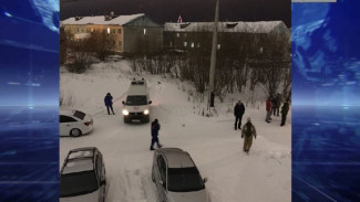 «Взорвались лампы, телевизоры и холодильники». В одном из дворов Салехарда произошло замыкание из-за снега, упавшего на провода