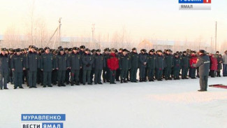 Пожарные Муравленко выехали на Суторминское месторождение, чтобы вспомнить своих сослуживцев
