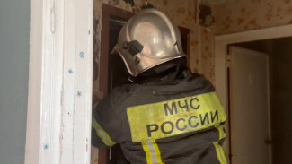 Пожарные Салехарда спасли из горящего дома трех человек