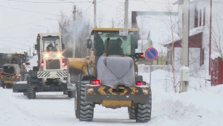 В помощь дорожникам: власти Красноселькупского района приобрели новый грейдер