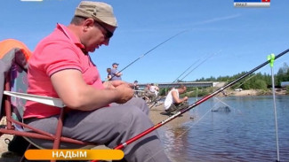 Что заставило почти 8 десятков рыбаков взять удочки и выйти на реку в Надыме? (ВИДЕО)