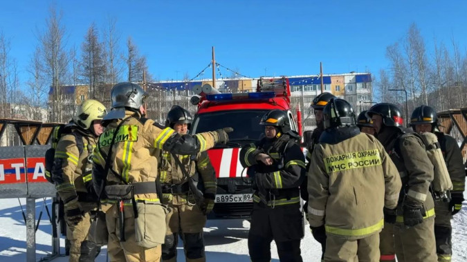 В Надыме при пожаре в многоквартирном доме спасли пять человек