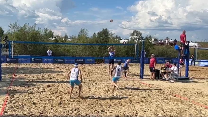 Региональный турнир по пляжному волейболу «66 параллель» стартовал в Салехарде