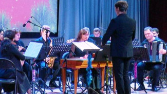 Ностальгические мотивы: оркестр преподавателей и джаз-квартет «Ла-Манш» зажгли в Губкинском