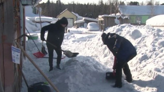 «Снежный десант» поможет в борьбе с сугробами: отряд вышел в патруль на сельские улицы Шурышкарского района