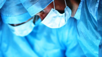 Ямальским врачам удалось спасти новорожденного, проделав сразу две экстренные операции