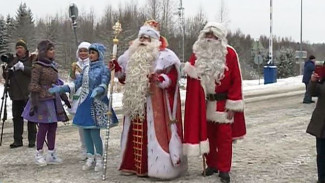 На границе России и Финляндии встретились Дед Мороз и Йоулупукки