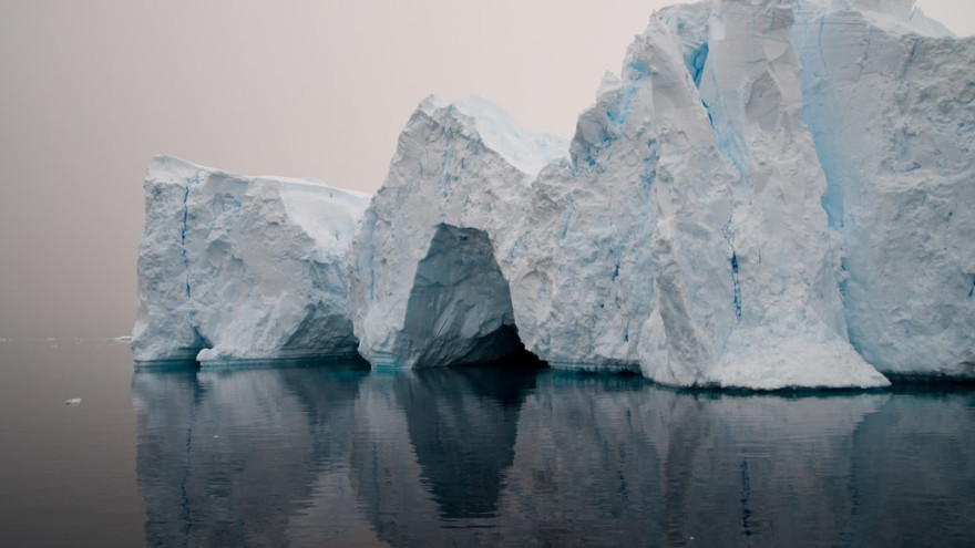 Российские ученые создали вещество, замедляющее обледенение и коррозию в Арктике