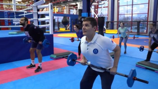 Дмитрий Артюхов начал 2021 год с тренировки в спортзале