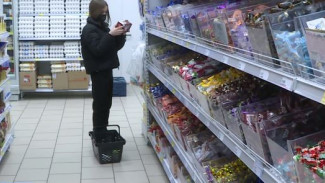 Просрочка и гнилые фрукты: «Народный контроль» провел предновогодний рейд по магазинам Салехарда