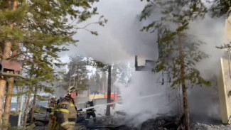 Огонь не пощадил: в Губкинском сгорел двухэтажный частный дом