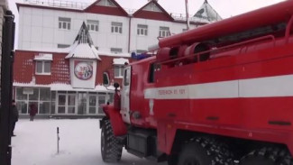 В Салехарде прошли пожарные учения в здании департамента гражданской защиты