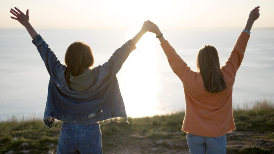 Если друг оказался вдруг: психологи объяснили, почему дружбе приходит конец