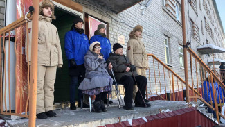 Для единственного участника Великой Отечественной войны в Лабытнанги организовали парад прямо во дворе его дома