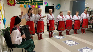 Союз пенсионеров и «Ямалкоммунэнерго» поздравили женщин харпского интерната с наступающим праздником