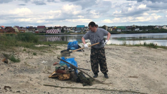 В Салехарде очистили от мусора берег реки Полуй