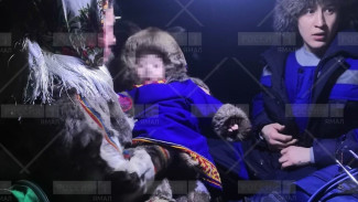 На Ямале спасатели пришли на помощь заболевшему малышу