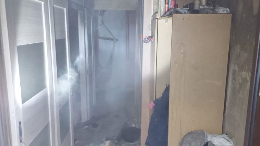 В Надыме пожар в многоквартирном доме застал жильцов посреди ночи