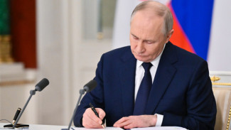 Путин поручил ускорить доработку проекта указа о Стратегии развития Арктической зоны РФ