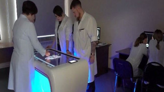 Медицина будущего на Дальнем Востоке: вместо обычного учебника, студенты изучают анатомию с помощью 3Д-пациента