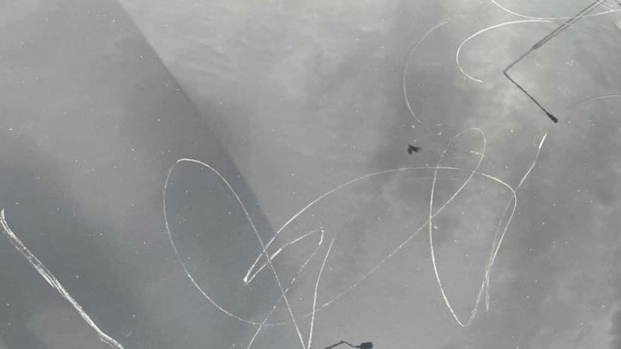 Шалости с последствиями: в Новом Уренгое дети оставили «автограф» на машине