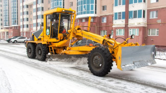 Ежедневный труд в борьбе за чистоту улиц. Бойцы снежного фронта в окружной столице