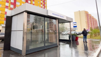 «Не открою — так сломаю»: вандалы портят тёплые остановки на Ямале