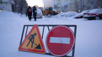 Работают в две смены: новоуренгойские дорожники ликвидируют последствия снегопада