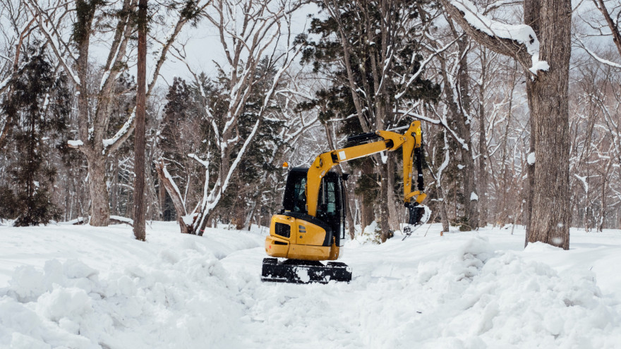Рабочие в Ноябрьске вывезли 255 тысяч «кубов» снега 