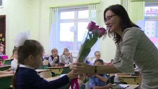 По всему Ямалу педагогов поздравляют с профессиональным праздником