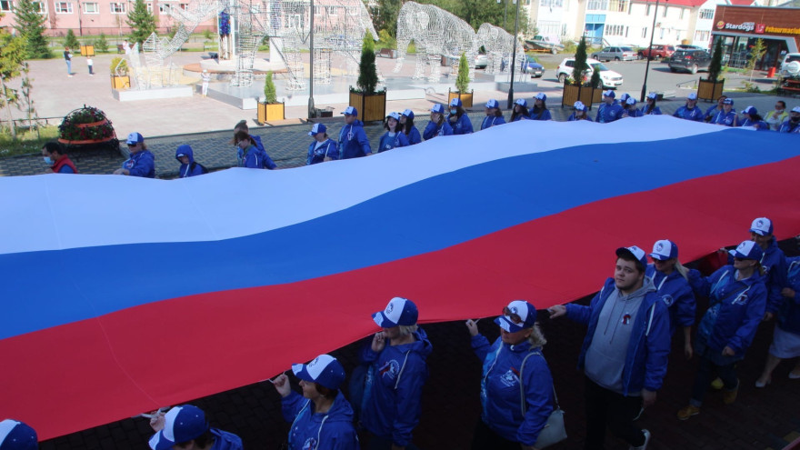 Дмитрий Артюхов: «Флаг олицетворяет отвагу народа, вызывает уважение и гордость»
