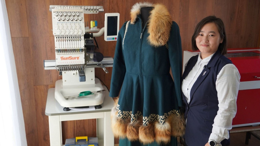 Ателье с северным колоритом: в Аксарке появилась мастерская по пошиву национальной одежды