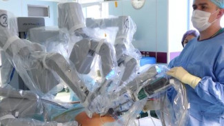 С такими помощниками не страшны самые сложные операции: тюменские хирурги освоили уникальных роботов