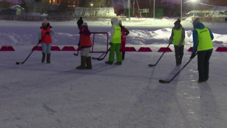 Старый хоккей по новым правилам: в Салехарде прошел захватывающий турнир
