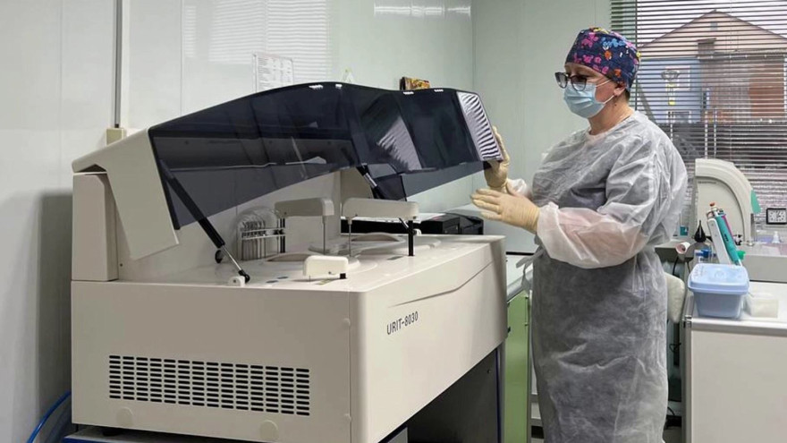 Аппараты для обработки крови и дефибрилляторы: в больницах Ямала появилось новое оборудование