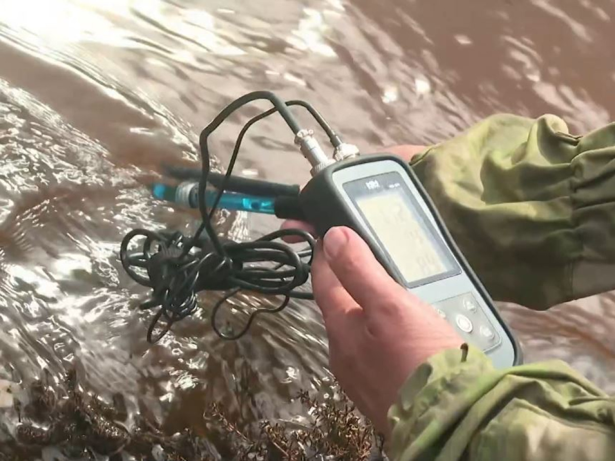 Ямальские гидрогеологи взяли пробы воды в реках Салехарда – Новости  Салехарда и ЯНАО – Вести. Ямал. Актуальные новости Ямала