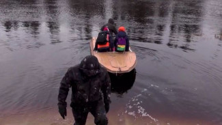 Прочесывают сушу и воду: на Ямале продолжаются поиски пропавшего Юрия Пяка