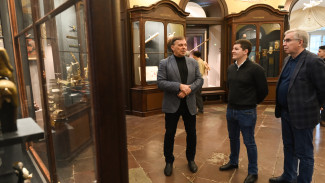 Дмитрий Артюхов обсудил с директором Кунсткамеры перспективы сотрудничества