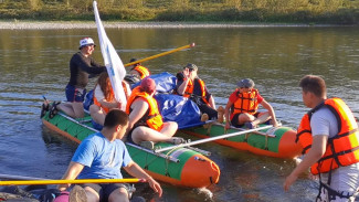Трудные подростки сплавлялись по реке в рамках проекта «Перезагрузка по-ямальски» 