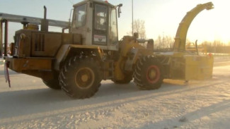 Устойчивые морозы и снег: у дорожников Надыма началась горячая пора