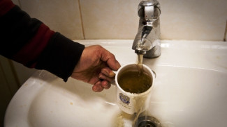 Жители Надыма жалуются в социальных сетях на грязную воду (ВИДЕО)