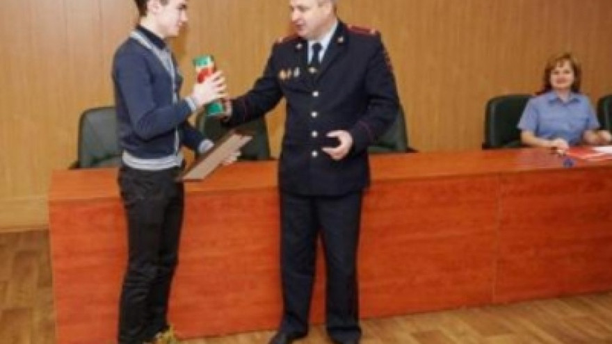 На Ямале школьник помог полиции задержать вооруженного мужчину