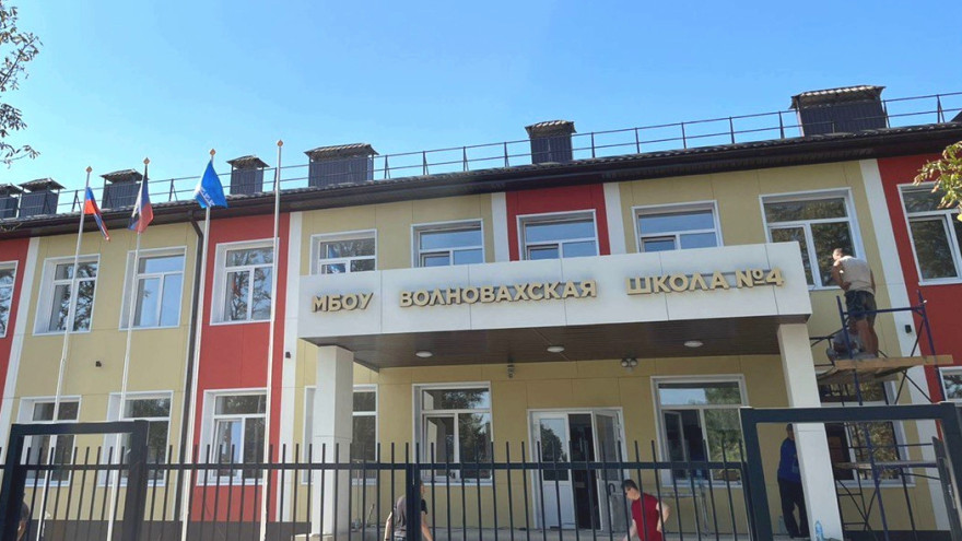 Ямальские строители восстановили разрушенную Волновахскую школу