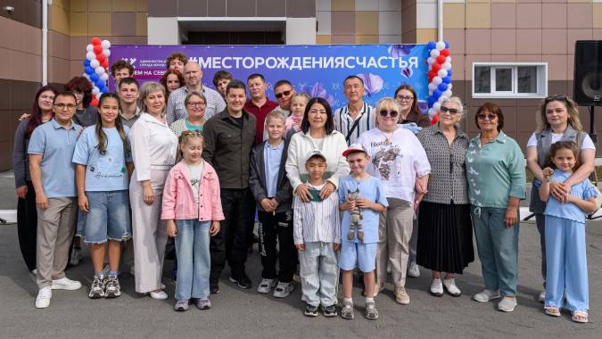 «Мы в восторге»: семья из Муравленко переехала из аварийного дома в новую квартиру