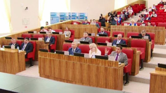 Депутаты Заксобрания округа провели последнее пленарное заседание весенней сессии