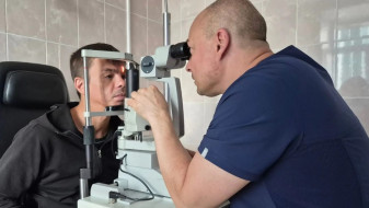 В Новом Уренгое врачи провели две сложнейшие операции ради спасения зрения