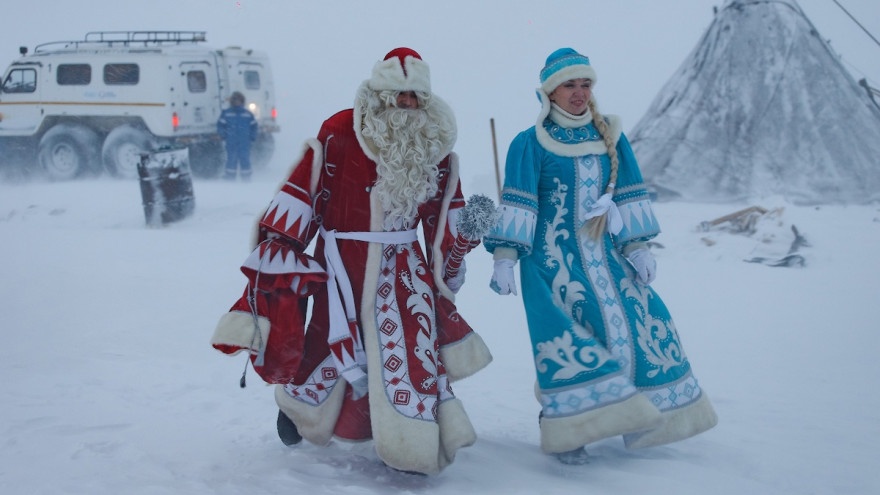 Поздравить кочевников Ямала с наступающим праздником приехали Дед Мороз и Снегурочка