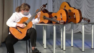 В детскую школу искусств Ноябрьска пришли новенькие музыкальные инструменты